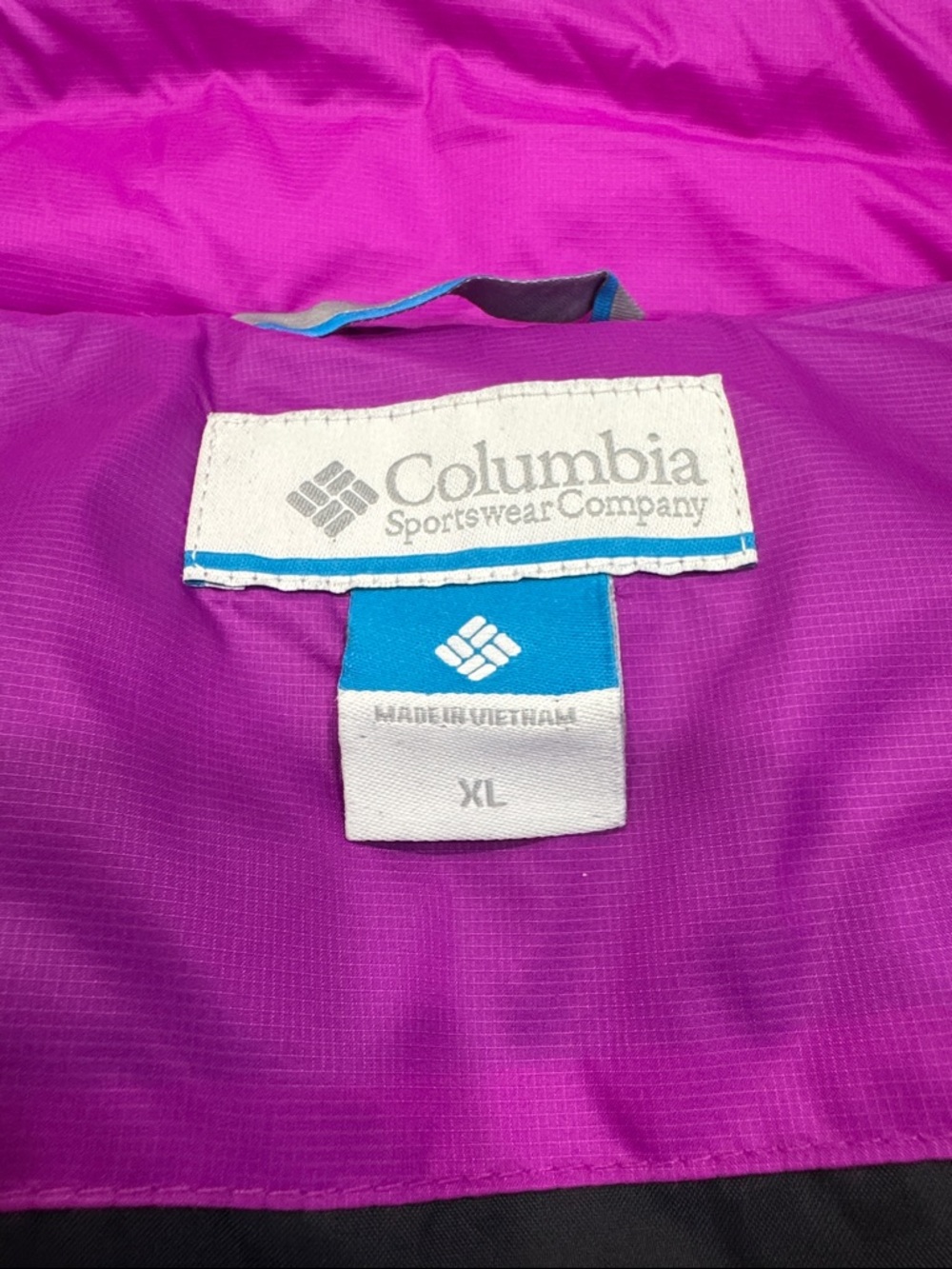 Columbia Women's Magenta Powder Pillow Hybrid Jacket - Picture 2 of 5